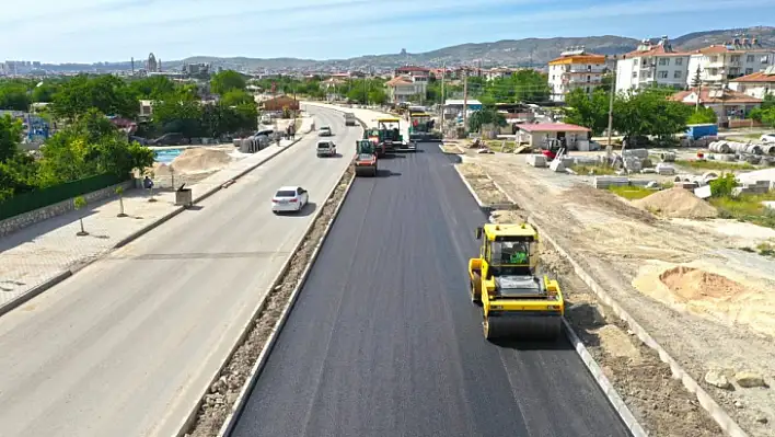 Belediye yol çalışmalarını sürdürüyor 