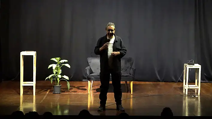 Bişey Bişey Stand-Up Gösterisi Elazığ'da sahnelendi