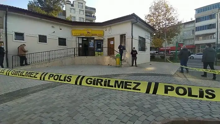 Bursa'da maskeli ve silahlı şahıslar PTT'yi soydu