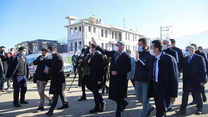 CHP heyeti, deprem bölgesi Elazığ'da çalışmaları yerinde inceledi