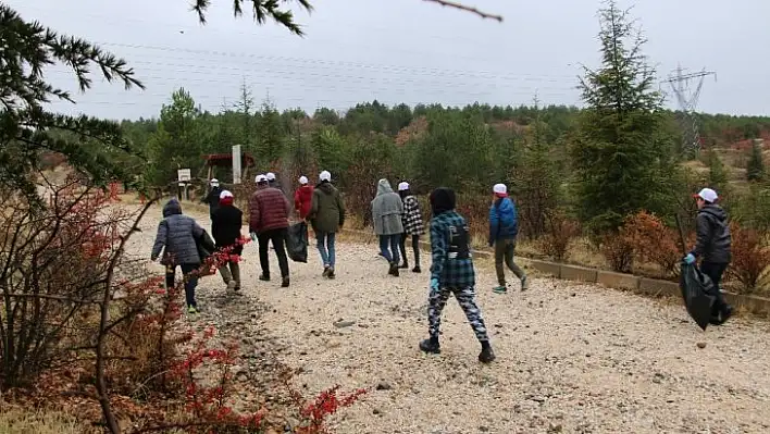 Çocuklardan önce doğa yürüyüşü  sonra temizlik