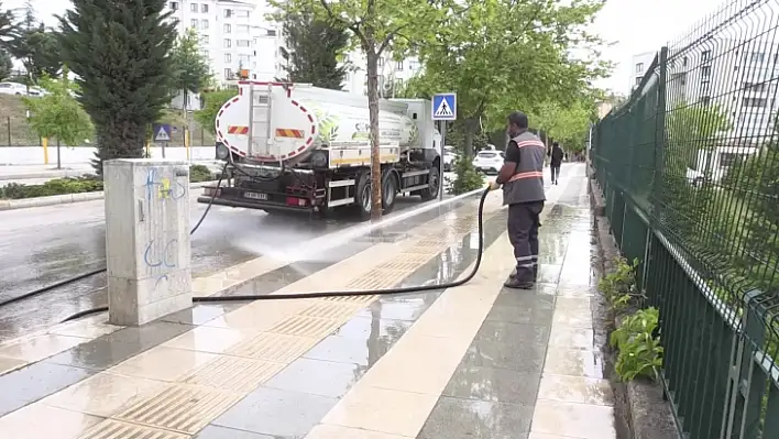 Cumhuriyet Mahallesi'nde geniş kapsamlı temizlik çalışması yapıldı