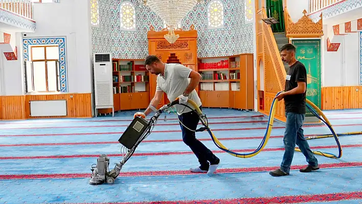 Cumhuriyet Mahallesi'nde kapsamlı temizlik çalışması
