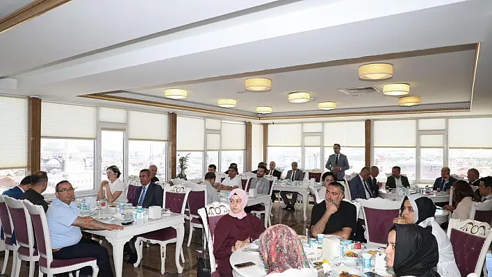 Deprem yaralarını saranlara başarı belgeleri sunuldu