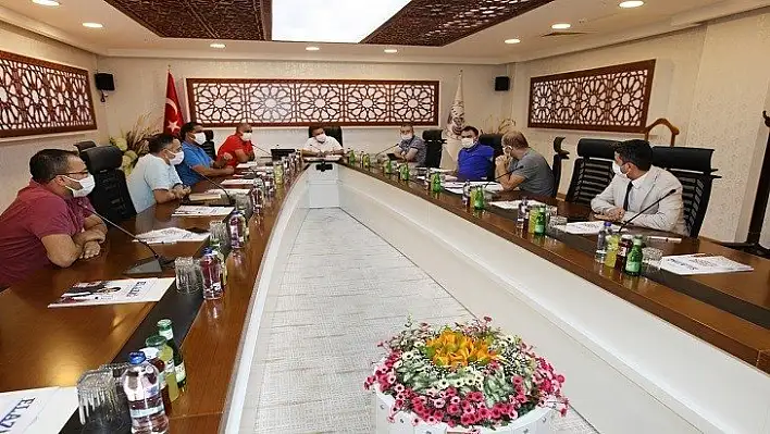 Depremzedelere yönelik inşa edilen konutların altyapı çalışmaları masaya yatırıldı