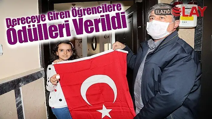 Dereceye Giren Öğrencilere Ödülleri Verildi