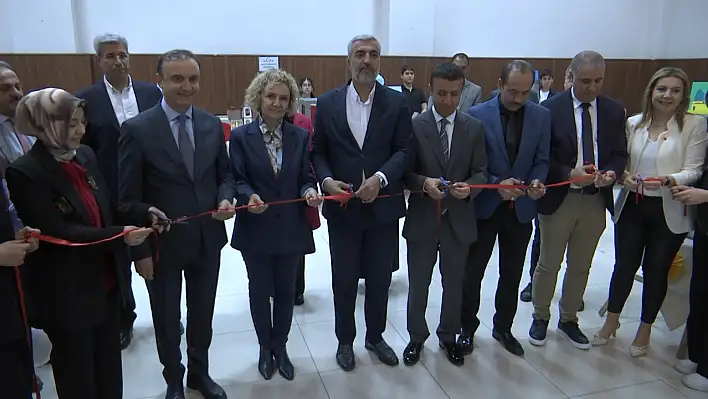 Dilimizin Zenginlikleri projesi kapsamında sergi ve koro gösterisi