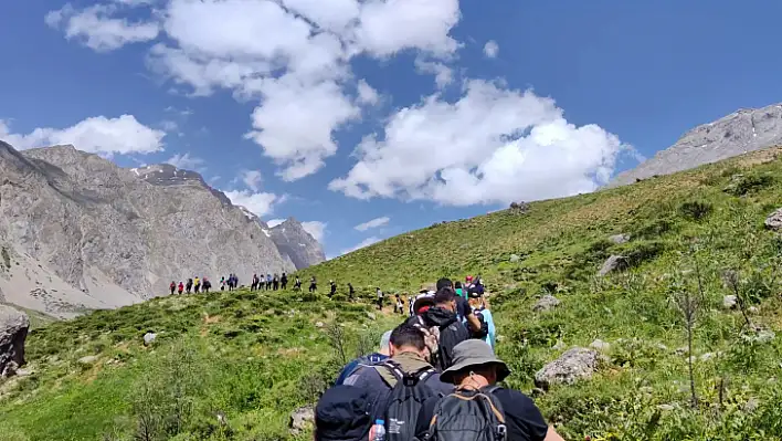 Doğa Sporları Spor Kulübü'nden 3200 metre zirve tırmanışı