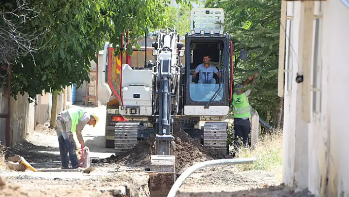 Elazığ Belediyesi altyapı yenileme çalışmaları sürüyor