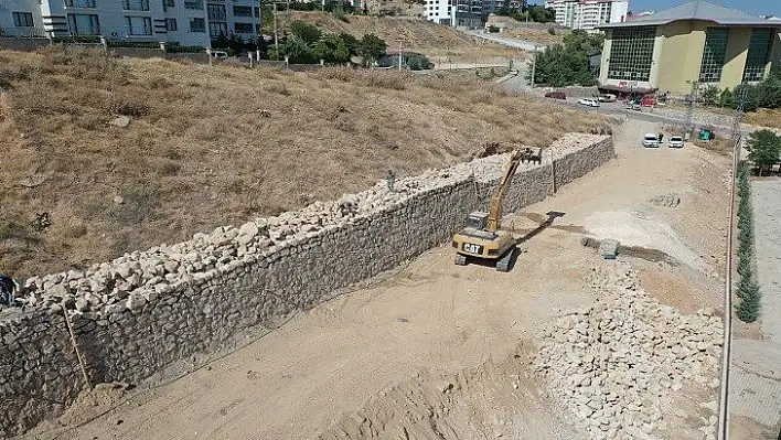 Elazığ Belediyesi Çevre Düzenleme Çalışmalarını Sürdürüyor