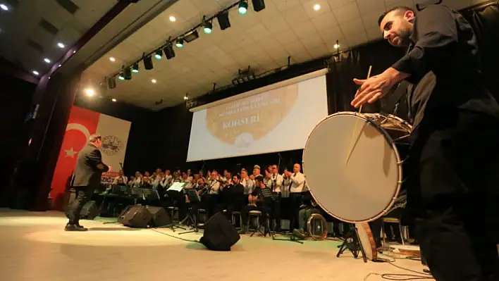 Elazığ Belediyesi Gönüllü Halk Korosu, yoğun ilgi dolayısıyla ikinci konserini düzenledi 