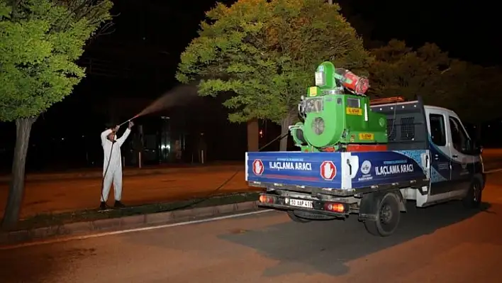 Elazığ Belediyesi ilaçlama çalışmalarına devam ediyor