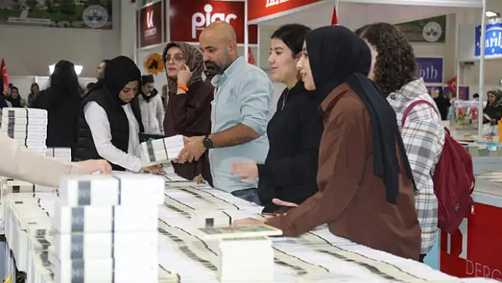 Elazığ Belediyesi Kitap Fuarı'na çevre illerden de yoğun ilgi