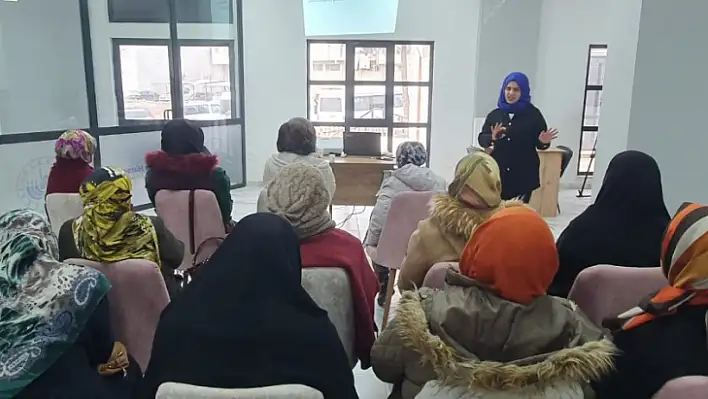 Elazığ Belediyesi'nden Ailede Çocukla İletişim Semineri 