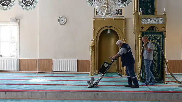 Elazığ Belediyesi'nden Aksaray Ve Hicret Mahallelerinde kapsamlı temizlik
