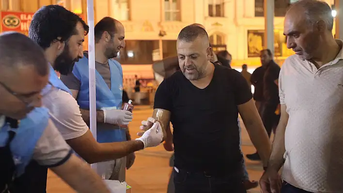 Elazığ Belediyesi'nden kandil ikramı