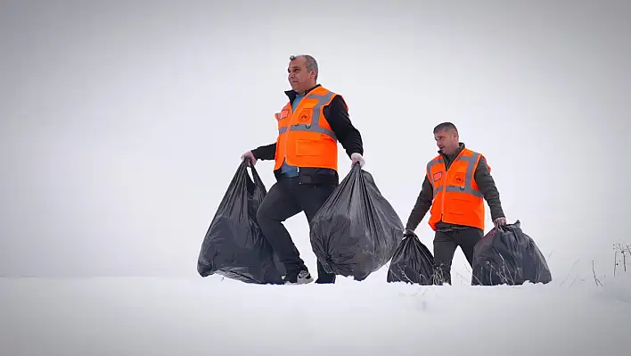 Elazığ Belediyesi'nden yaban ve sokak hayvanlarına mama desteği sürüyor