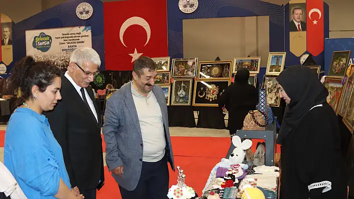 Elazığ Belediyesi'nin kursiyerlerinden yıl sonu sergisi