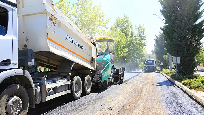 Elazığ Belediyesi, yol yenileme çalışmalarını aralıksız sürüyor