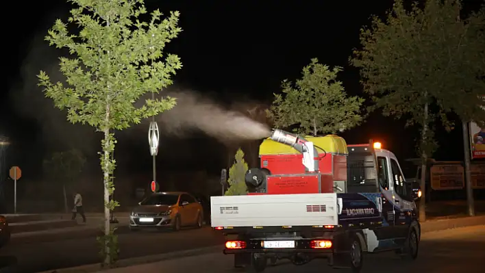 Elazığ Belediyesinden Haftanın Yedi Günü İlaçlama Çalışması