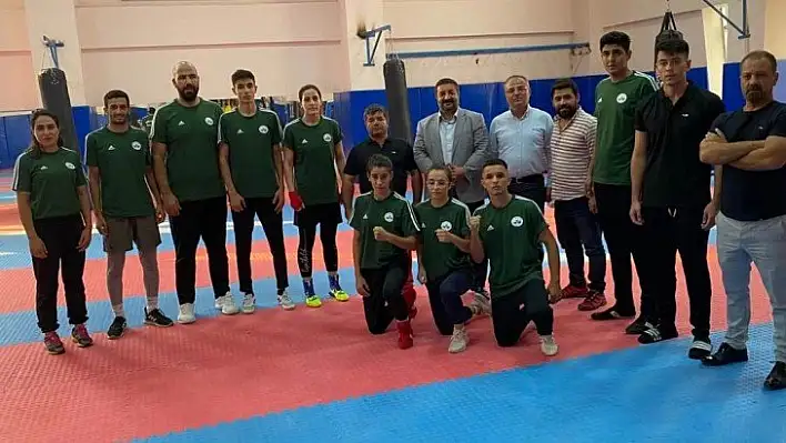 Elazığ Belediyespor boks takımı şampiyonaya hazır