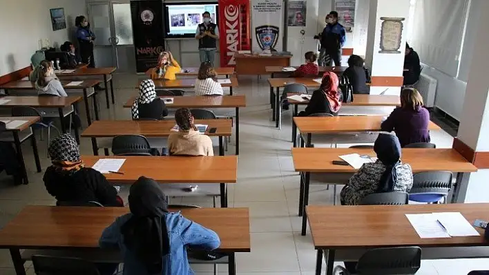 Elazığ'da 'En İyi Narkotik Polisi, Anne' projesi eğitimleri başladı