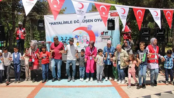 Elazığ'da 'Hayalimle Dönüşen Oyuncak Projesi'nde dereceye girenler ödüllendirildi