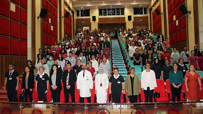 Elazığ'da 'Hemşirelikte Güçlendirme' konferansı verildi