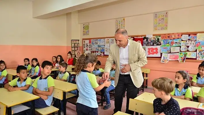 Elazığ'da 'Minik Kalplerden Büyük Yüreklere' projesi