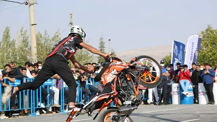 Elazığ'da 'Modifiyeli Araç ve Motosiklet Festivali' renkli görüntülere sahne oldu