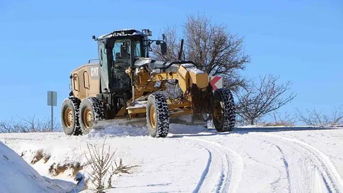 Elazığ'da 5 köy yolu ulaşıma açıldı 8'inde çalışmalar sürüyor