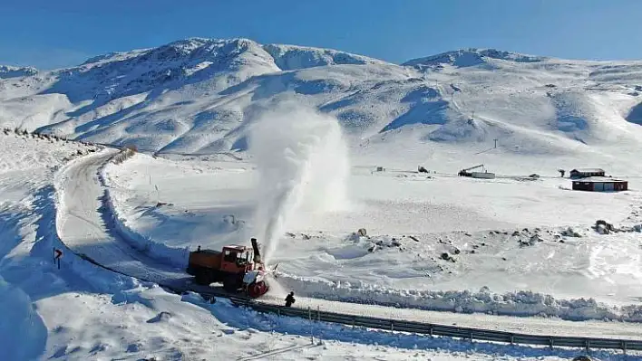 Elazığ'da 66 köy yolu açıldı, 6'sında çalışmalar sürüyor