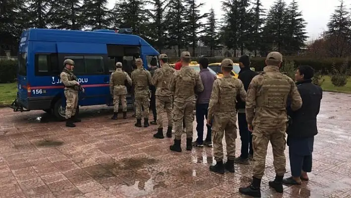 Elazığ'da kaçak göçmen yakalandı