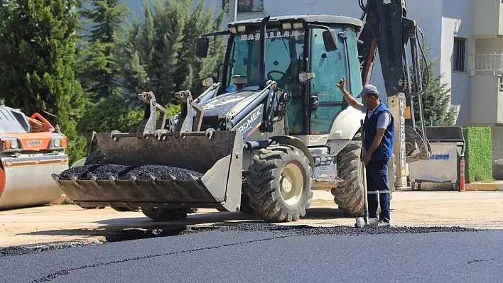 Elazığ'da asfalt seferberliği sürüyor