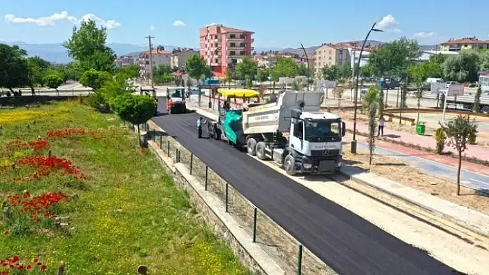 Elazığ'da asfaltlama çalışmaları sürüyor