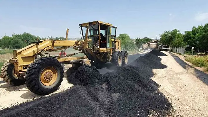 Elazığ'da asfaltlama çalışması sürüyor