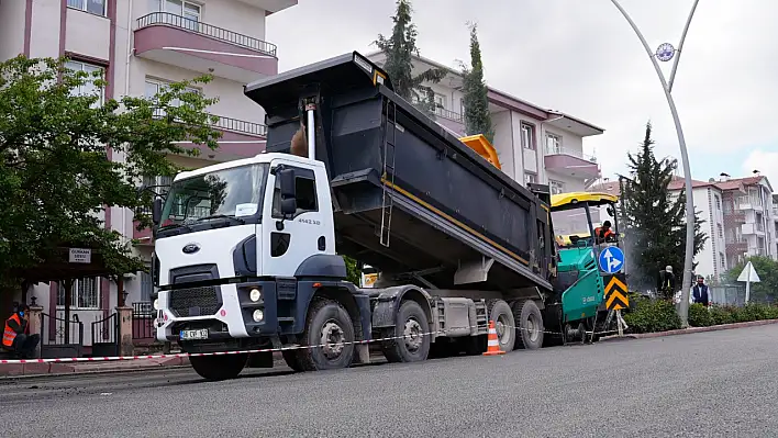 Elazığ'da asfaltlama seferberliği hız kazandı