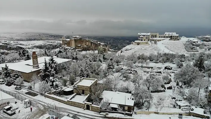 Elazığ'da beklenen kar yağışı başladı