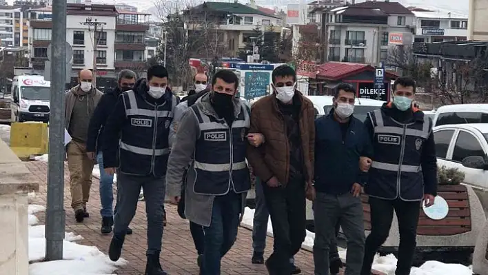 Elazığ'da bir evden hırsızlık yapan 4 şüpheli tutuklandı