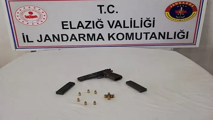 Elazığ'da bir kişi ruhsatsız silah satarken yakalandı