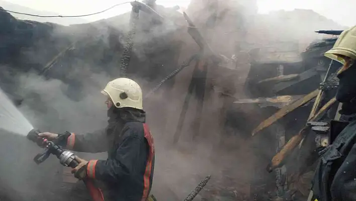 Elazığ'da çatı yangını korkuttu