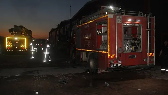 Elazığ'da fabrika yangını söndürüldü