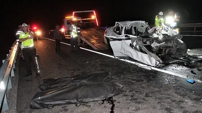 Elazığ'da feci kaza: 2 ölü