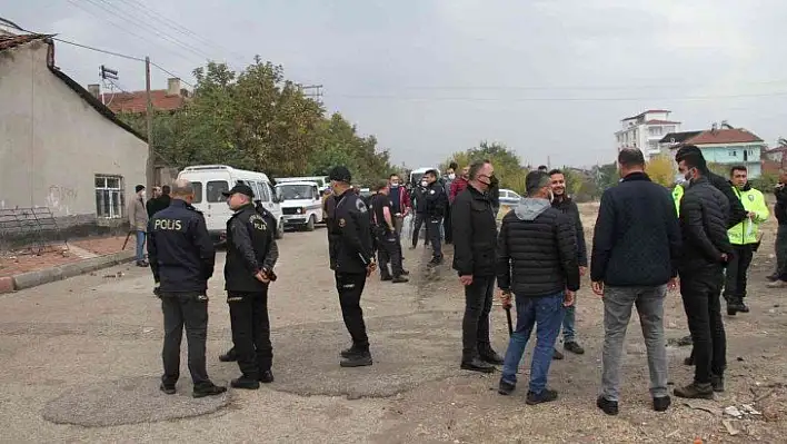 Elazığ'da iki aile arasında silahlı, kılıçlı, bijonlu kavga: 3 yaralı