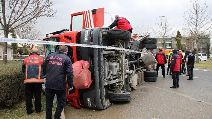 Elazığ'da itfaiye aracı ile otomobil çarpıştı: 7 yaralı