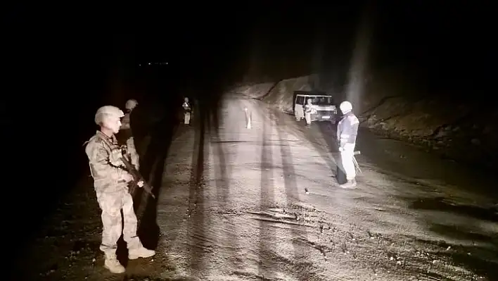 Elazığ'da jandarma,yıl başı uygulamasında toz esrar ele geçirdi