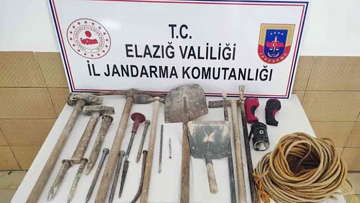 Elazığ'da kaçak kazı yapan 3 şüpheli suçüstü yakalandı