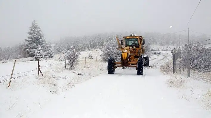 Elazığ'da kar 38 köy yolunu kapattı