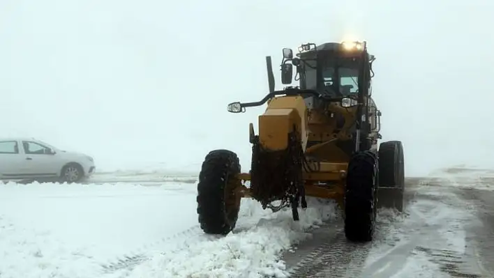 Elazığ'da kar 81 köy yolunu ulaşıma kapattı