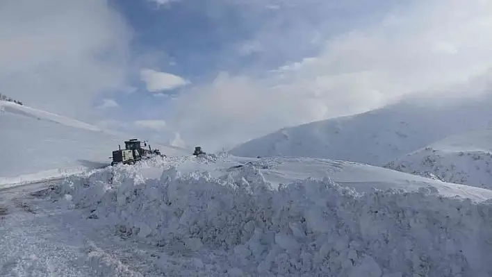 Elazığ'da kar yağışı nedeni ile 26 köy yolu ulaşıma kapandı